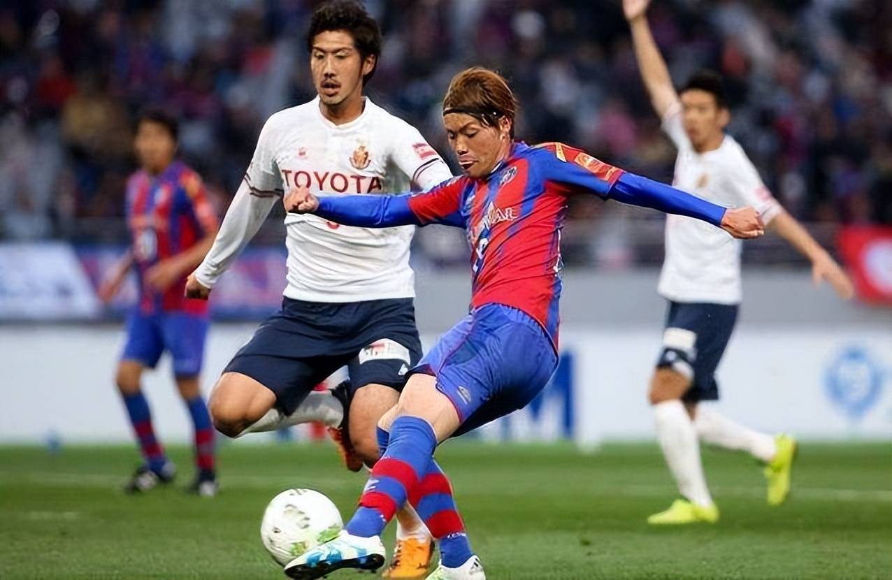 爱游戏大厅-东京FC与对手正面交锋，比赛将激烈进行