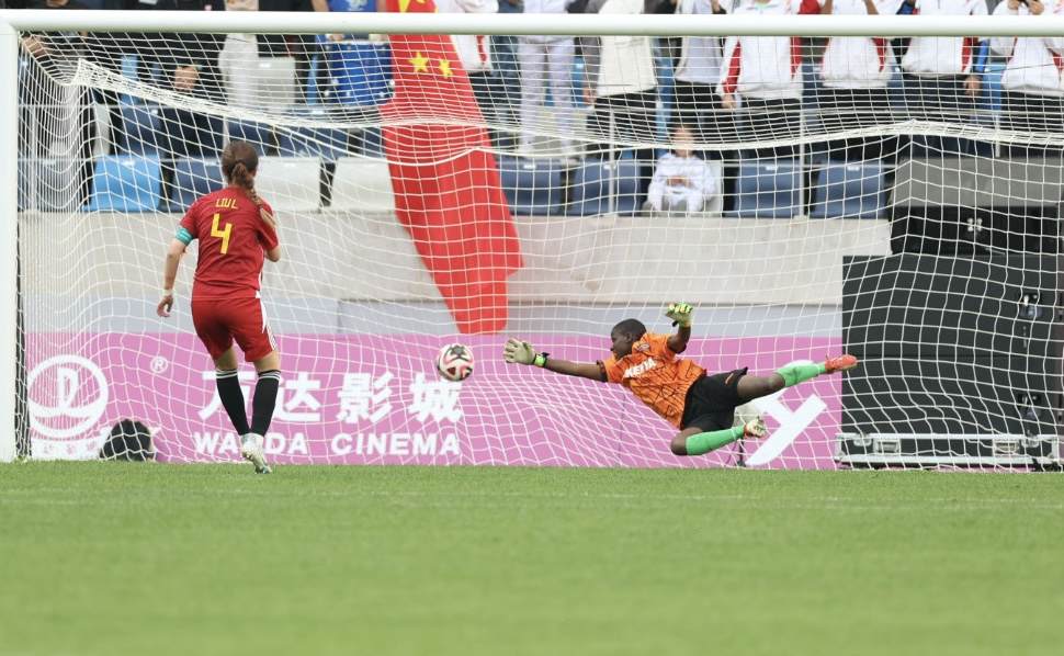 爱游戏tv-国际女子足球赛中，中国队踢出精彩比赛