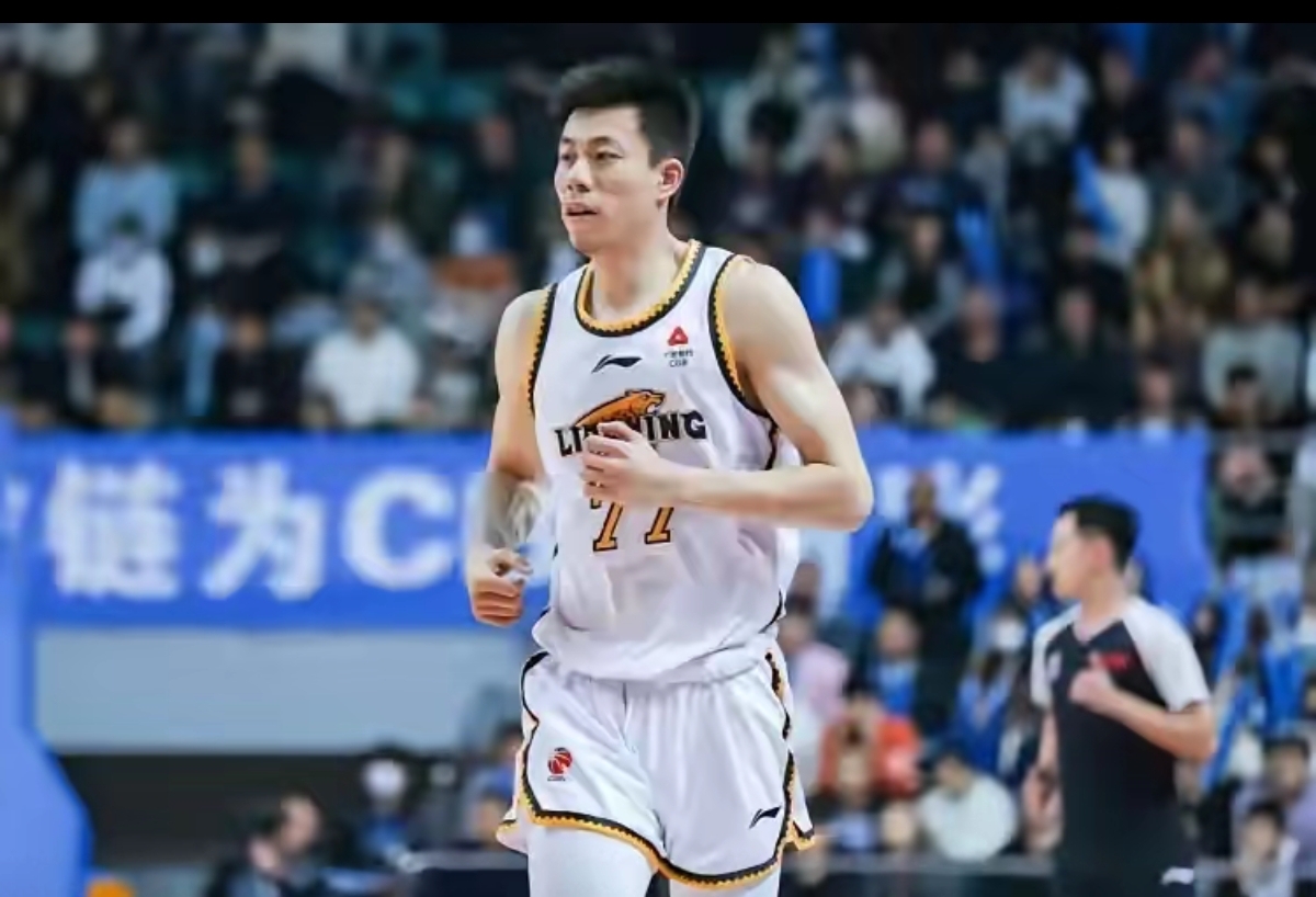 爱游戏在线-赛季后半段逐渐白热化，争夺冠军激烈展开