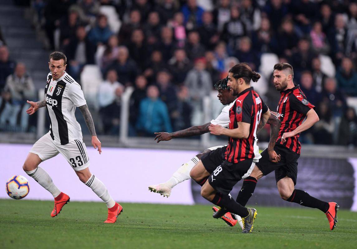 尤文图斯球员庆祝胜利,展望未来挑战的简单介绍 尤文图斯球员庆祝胜利,展望未来挑战的简单介绍