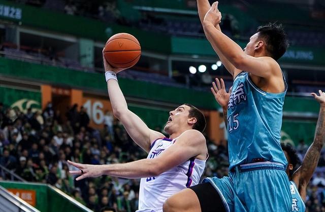 爱游戏官网-印度球员在国际青年篮球比赛中获胜