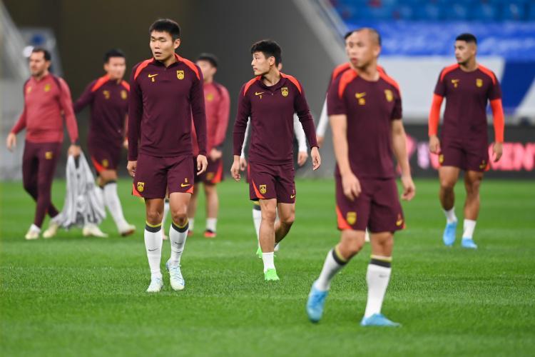 爱游戏APP-足球比赛强强对话，球员奋力拼搏的简单介绍