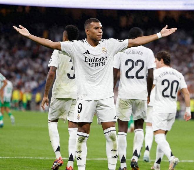 皇马后卫状态回升,防线整体表现稳定 皇马后卫状态回升,防线整体表现稳定