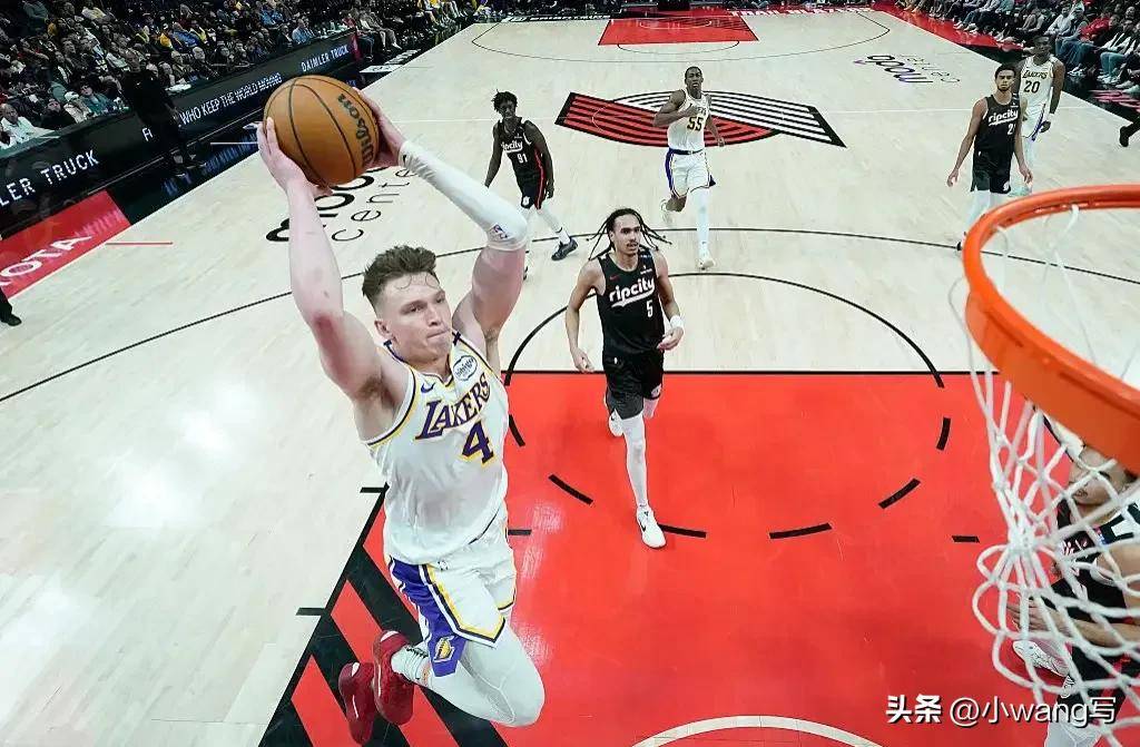 关于凯尔特人客场击败篮网,压哨三分绝杀带走比赛的信息 关于凯尔特人客场击败篮网,压哨三分绝杀带走比赛的信息