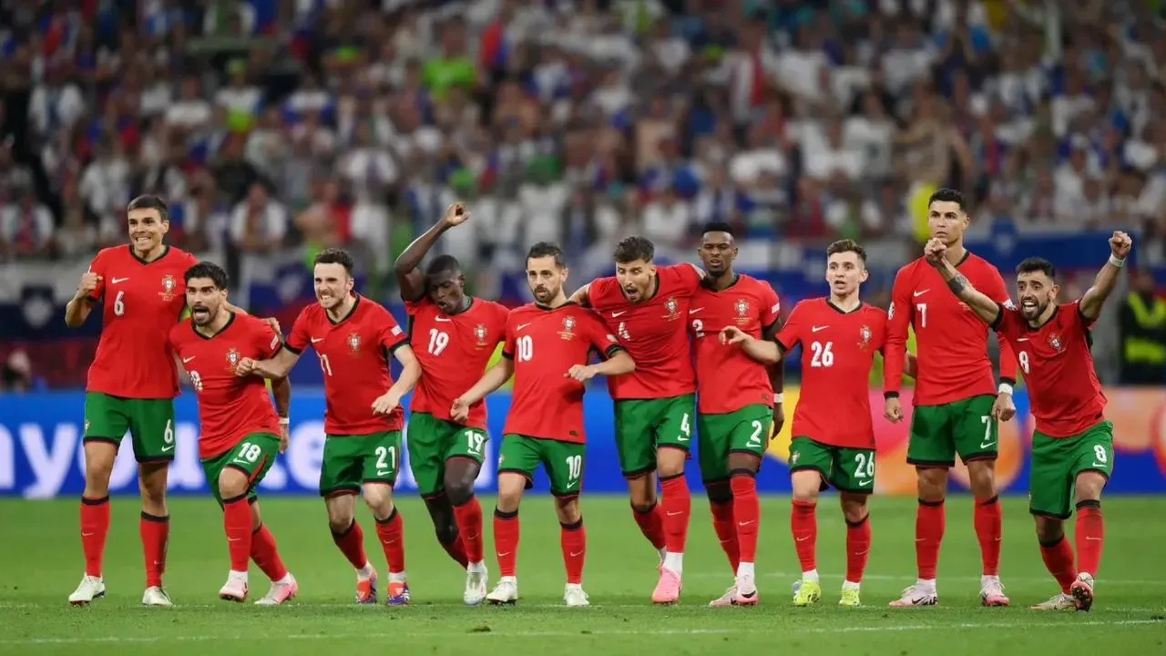 葡萄牙与意大利在欧洲预选赛中交手——现场观众热情高涨的简单介绍 葡萄牙与意大利在欧洲预选赛中交手——现场观众热情高涨的简单介绍