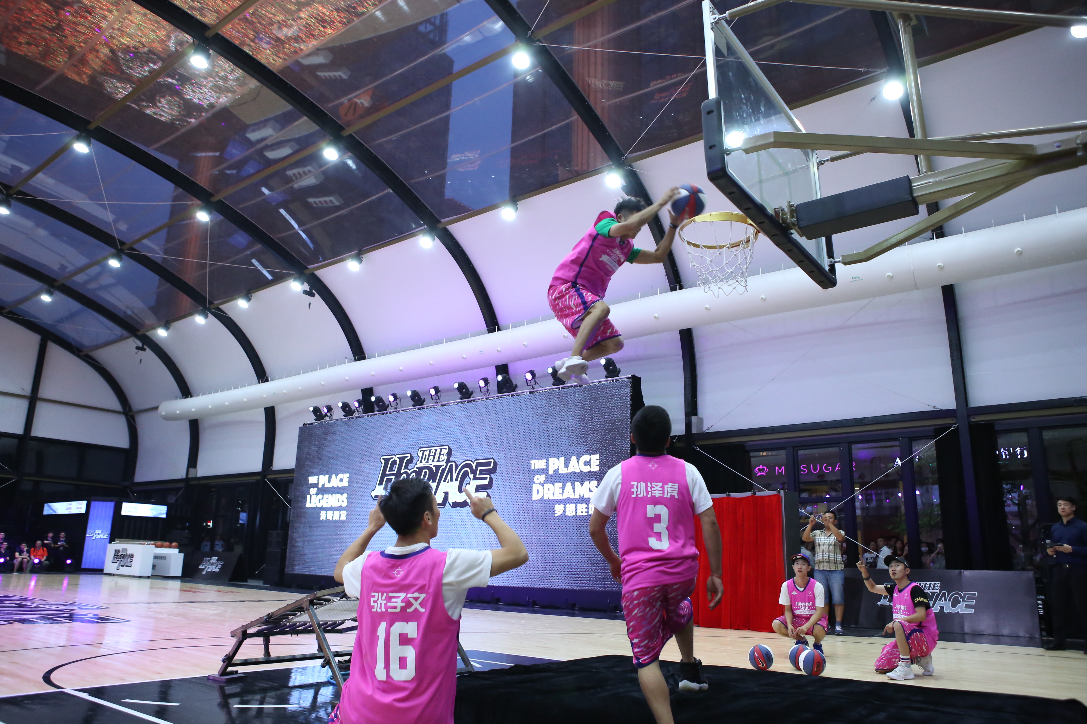 篮球圣殿再度开战，场上对决精彩迷人的简单介绍