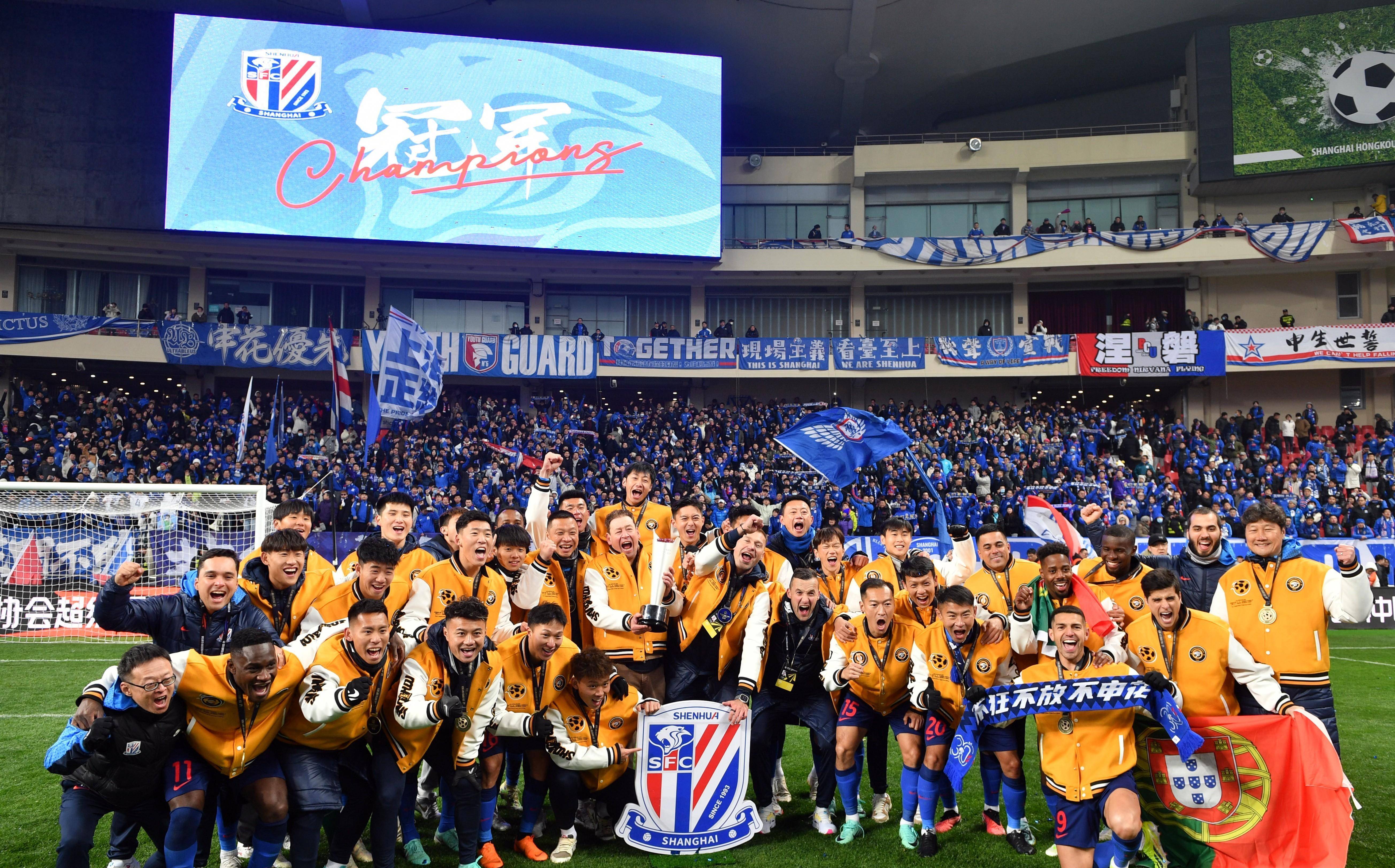 上海申花备战之际,球迷为他们加油的简单介绍 上海申花备战之际,球迷为他们加油的简单介绍