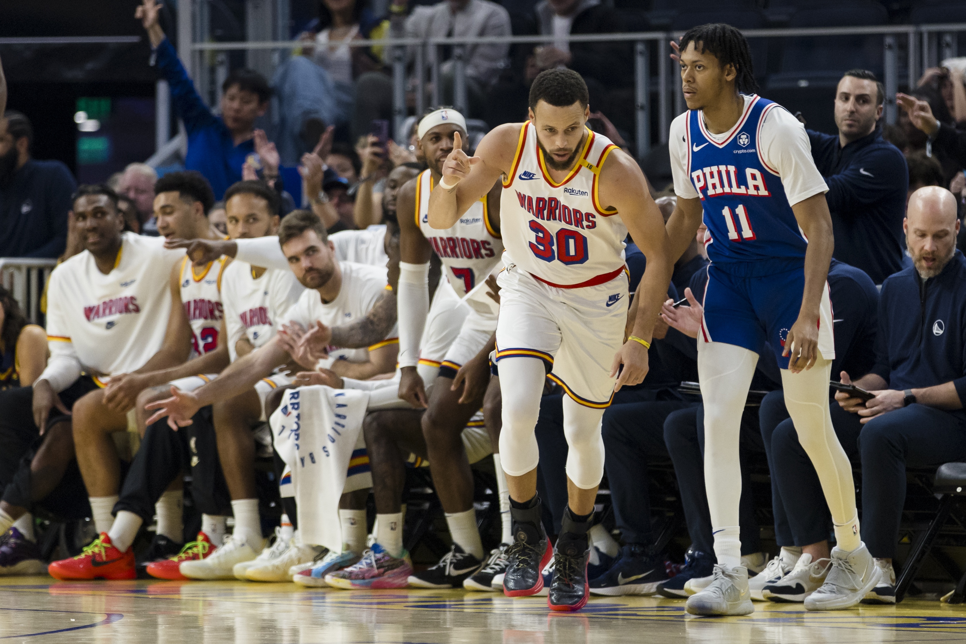 爱游戏大厅-勇士热火大战，双方实力对决展现顶级篮球风采的简单介绍