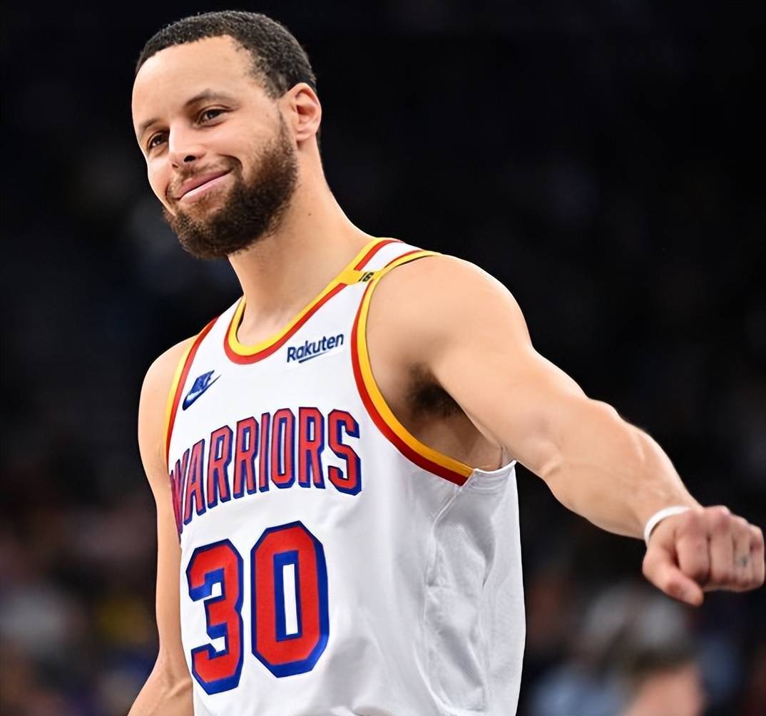 爱游戏在线-勇士胜尼克斯东部次轮战局-领先