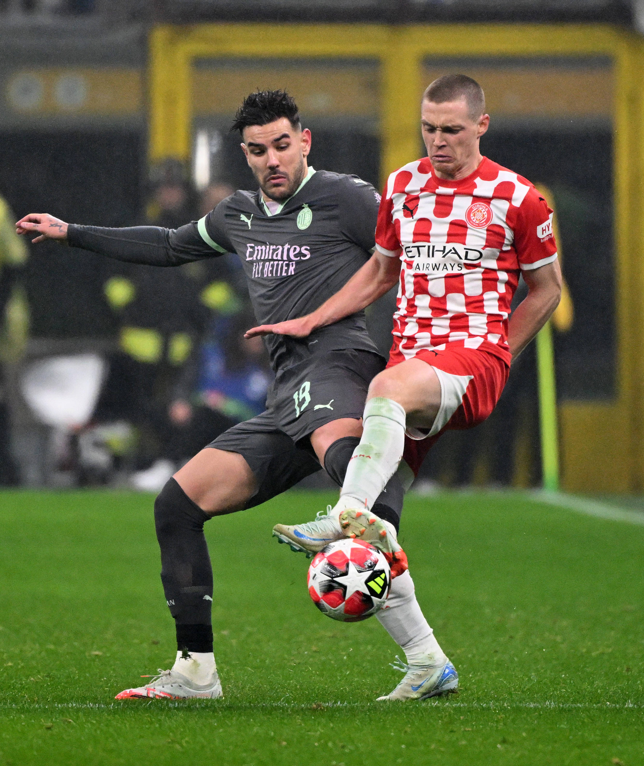 AC米兰横扫马德里竞技,欧联杯大比分胜出 AC米兰横扫马德里竞技,欧联杯大比分胜出