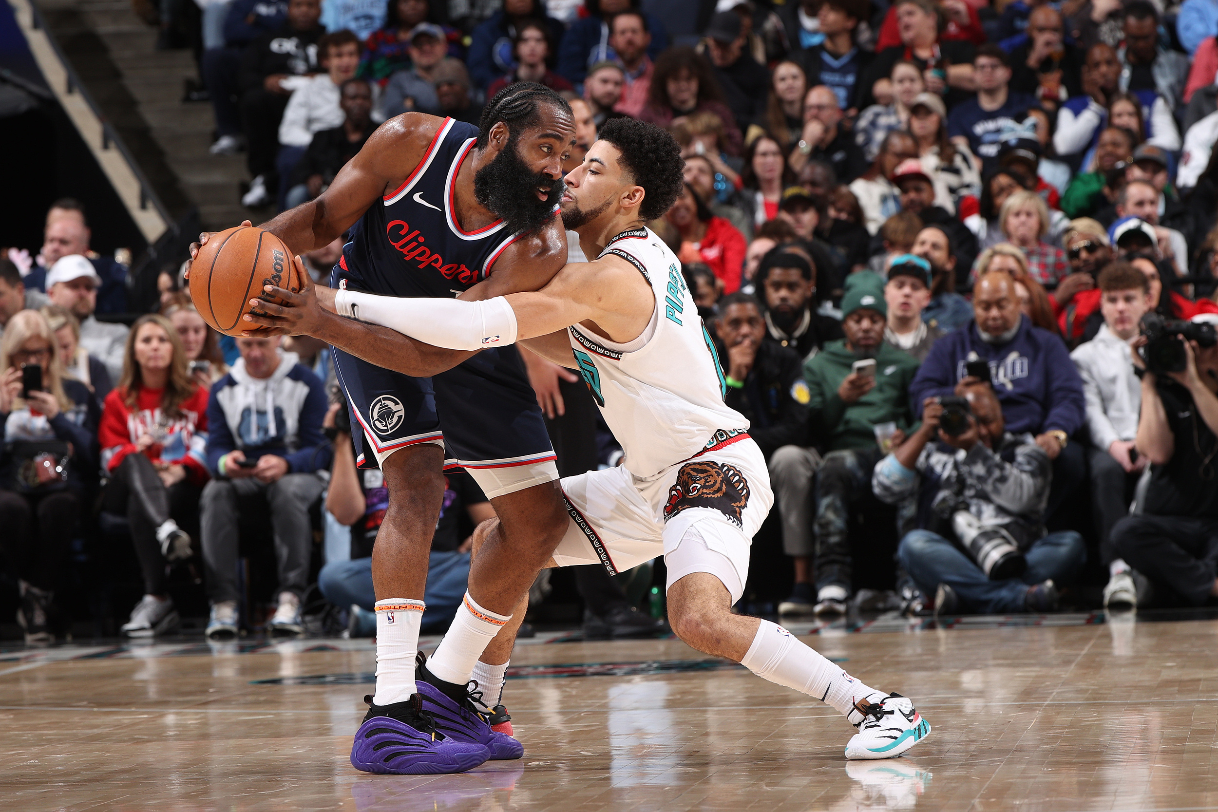 爱游戏APP-灰熊客场力克快船，赢得关键胜利