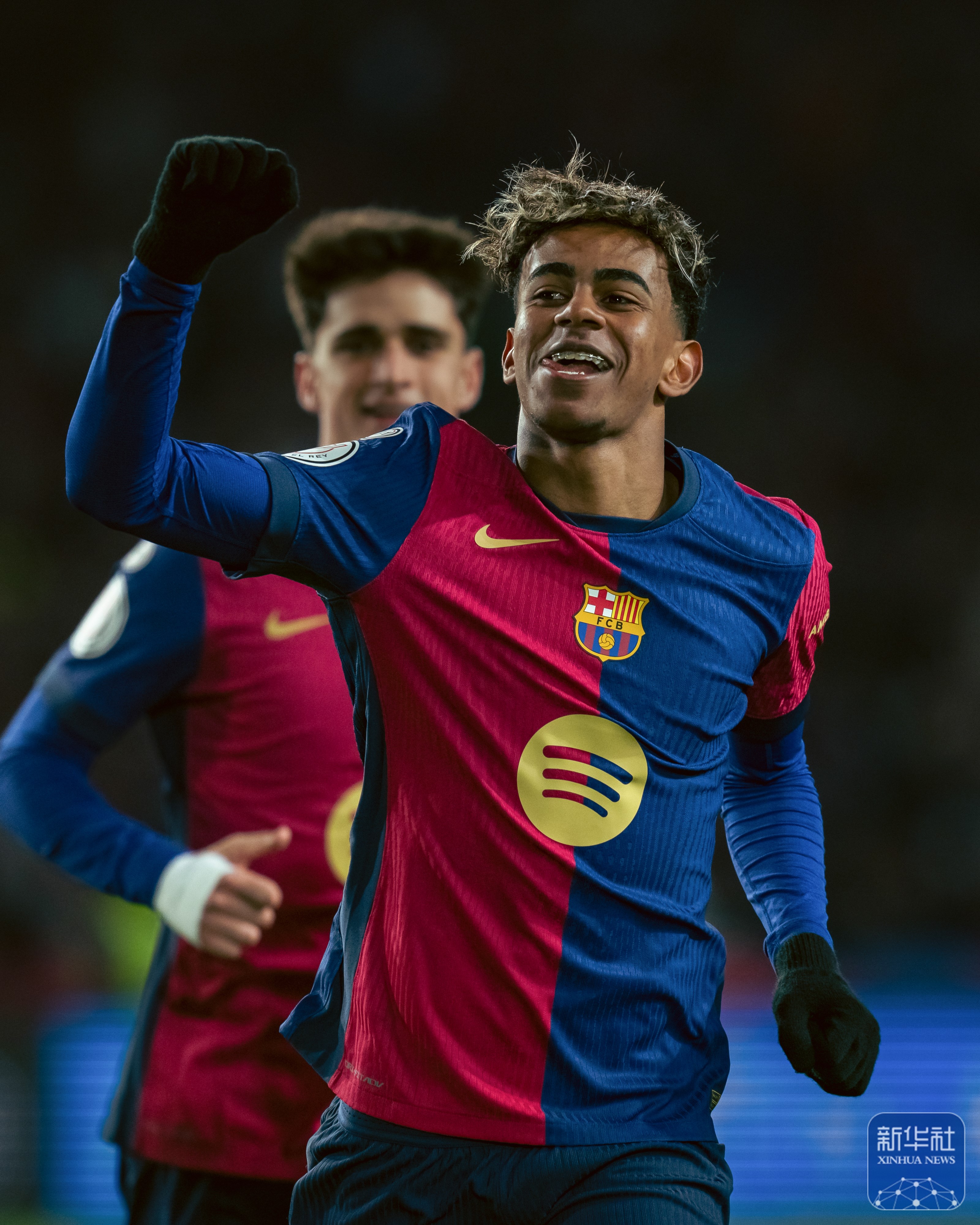 爱游戏在线-皇马再战巴塞罗那，谁能笑到最后