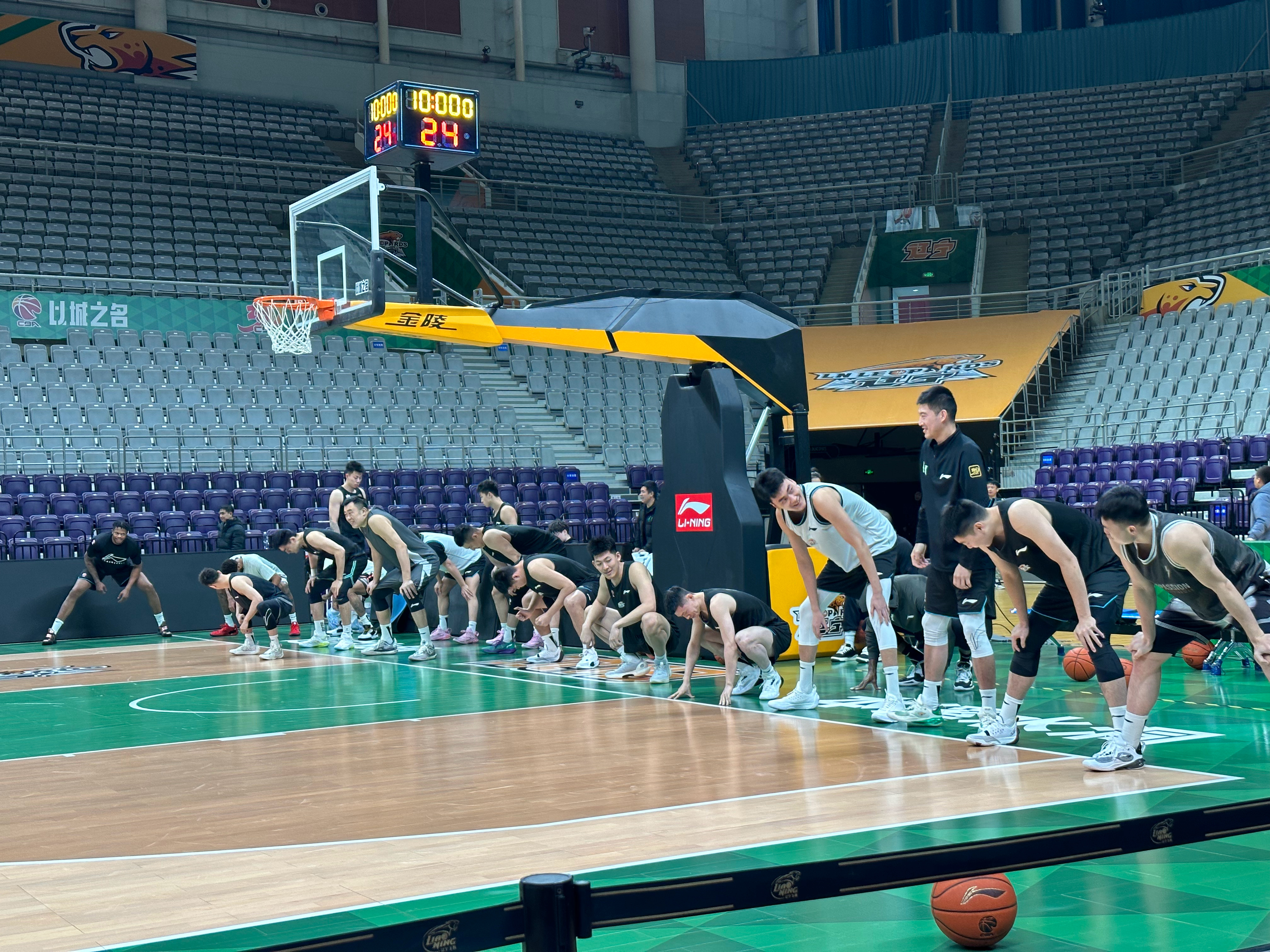 爱游戏APP-关于辽宁男篮士气高昂，一往直前冲刺巅峰的信息