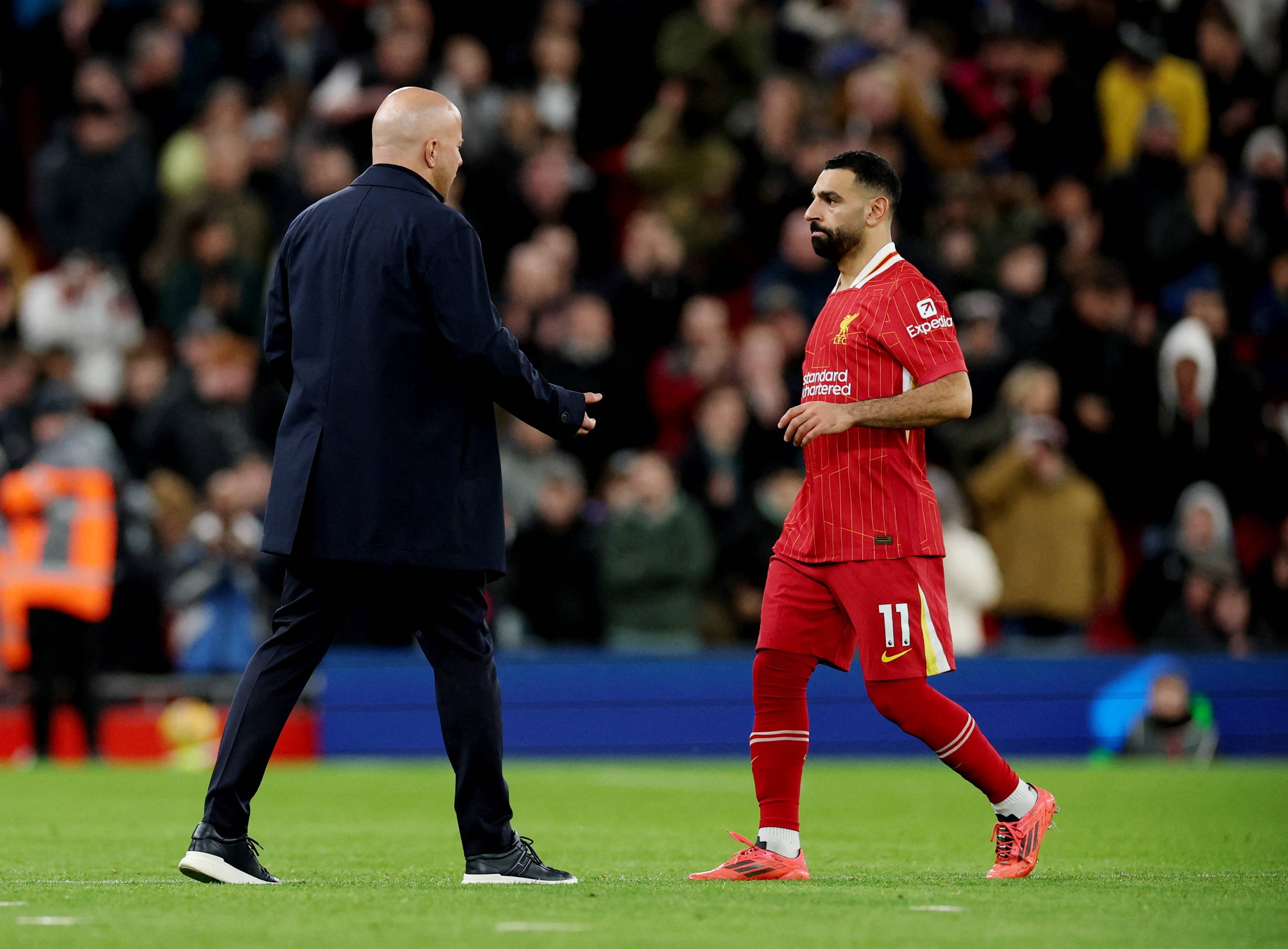 非洲足球联赛中领头羊稳居榜首冲刺冠军 非洲足球联赛中领头羊稳居榜首冲刺冠军