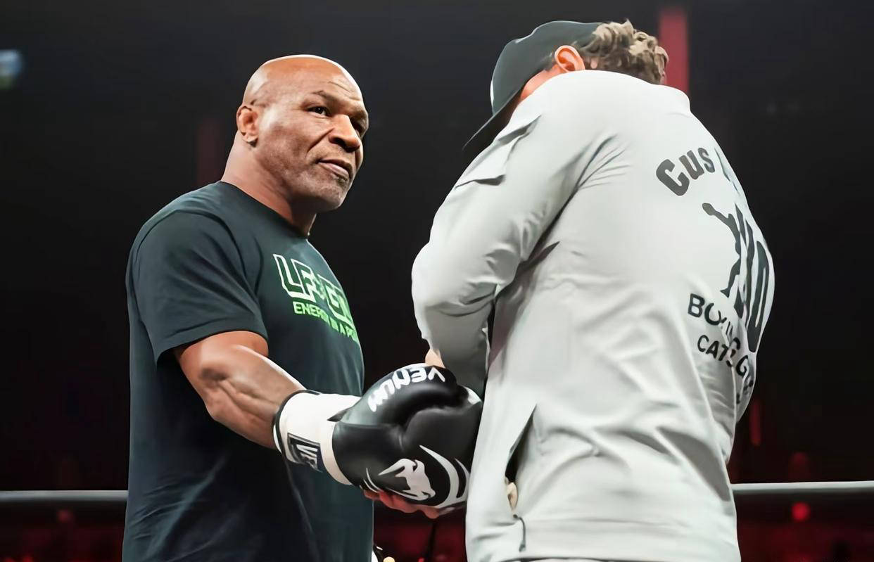 英国拳击选手力擒对手,进入决赛 英国拳击选手力擒对手,进入决赛