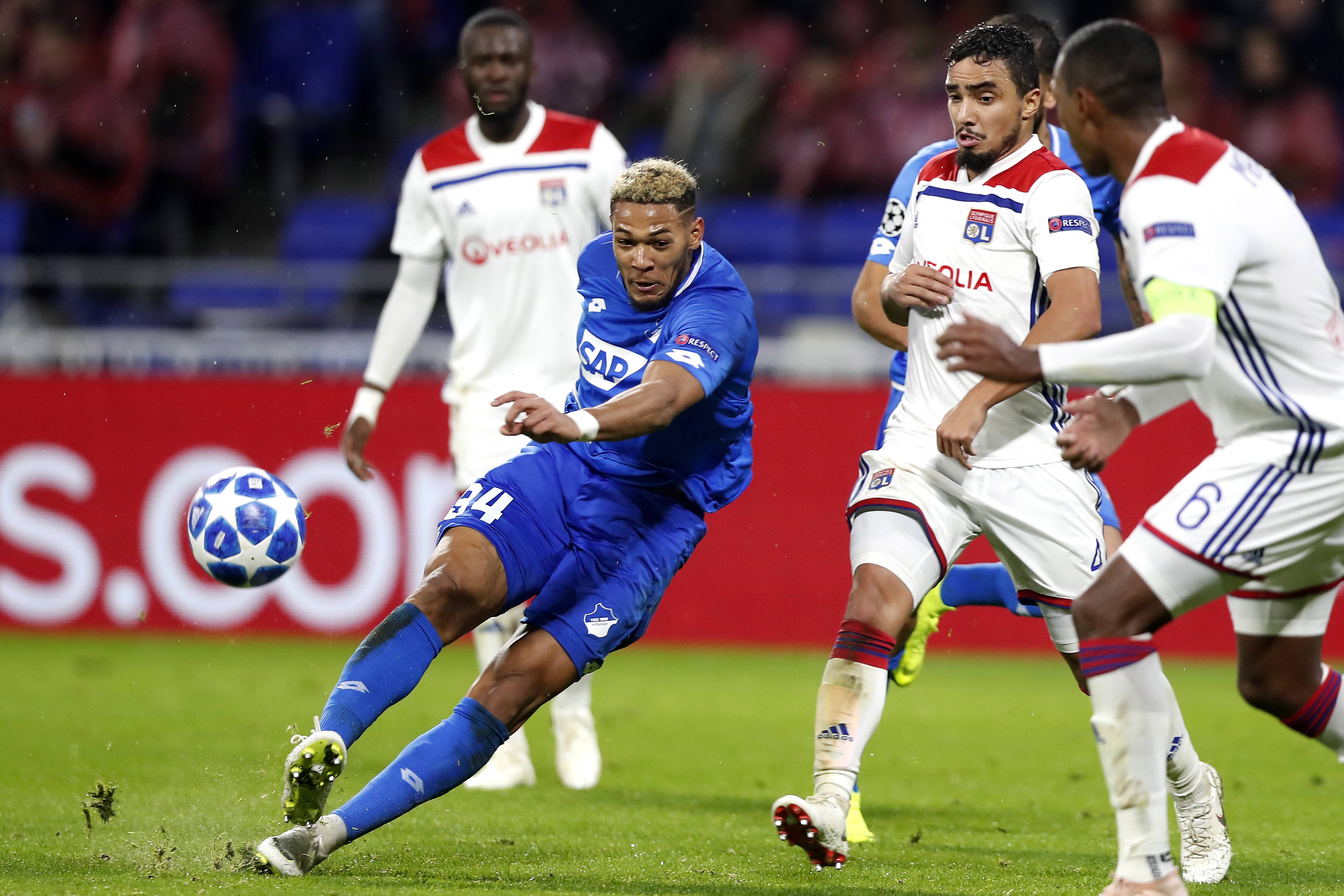 爱游戏在线-里尔足球队战无不胜，笑傲赛场