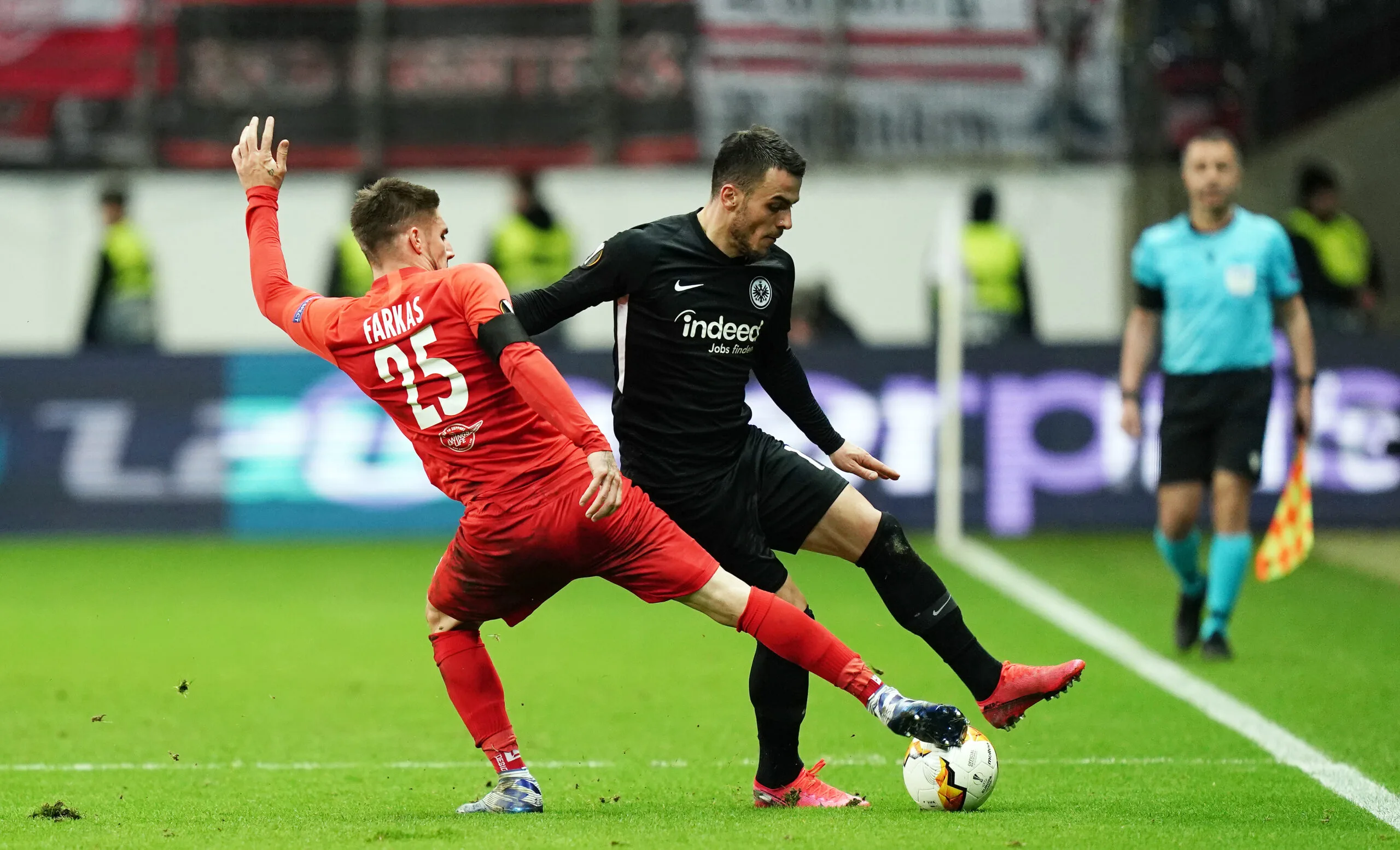 爱游戏入口-法兰克福客场战胜对手，提升了球队积分排名