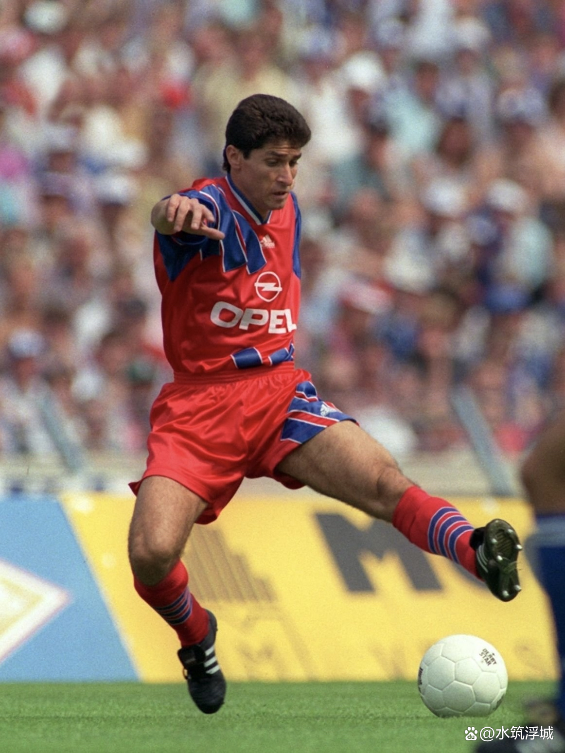 爱游戏官方-关于德甲传奇球员回顾，辉煌岁月永不消失的信息