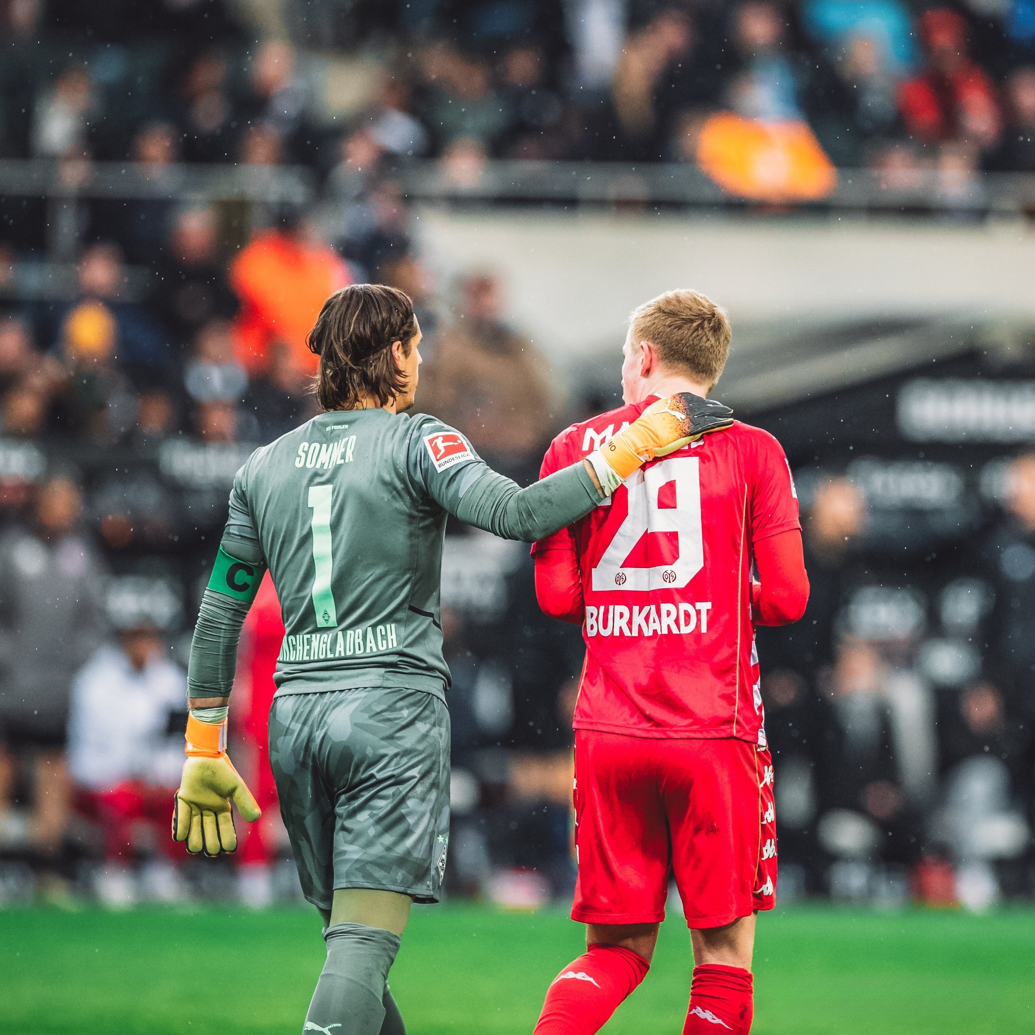 爱游戏官网-美因茨球员受伤离队,德甲保级形势雪上加霜