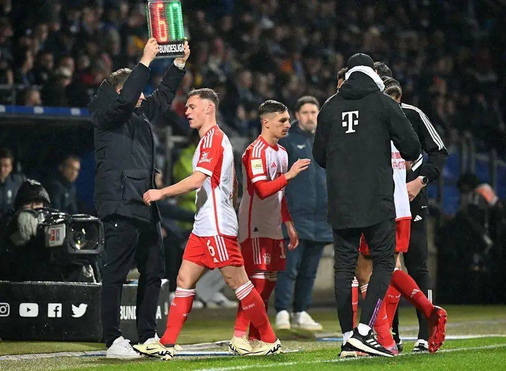 美因茨球员受伤离队,德甲保级形势雪上加霜 美因茨球员受伤离队,德甲保级形势雪上加霜