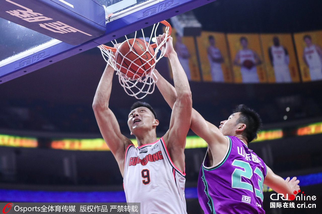 爱游戏下载-山东豪取十二连胜,球队士气高涨