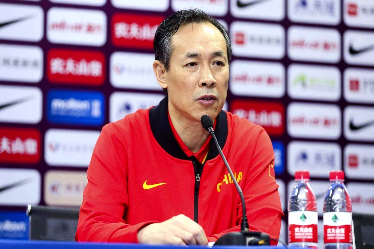 爱游戏官网-两位名宿前辈合作，为球队注入攻防新战术