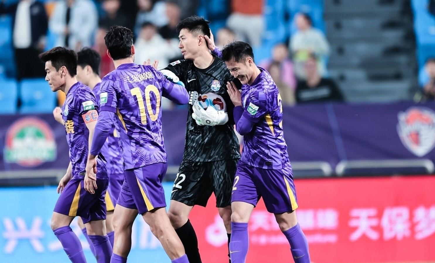 两位名宿前辈合作,为球队注入攻防新战术 两位名宿前辈合作,为球队注入攻防新战术