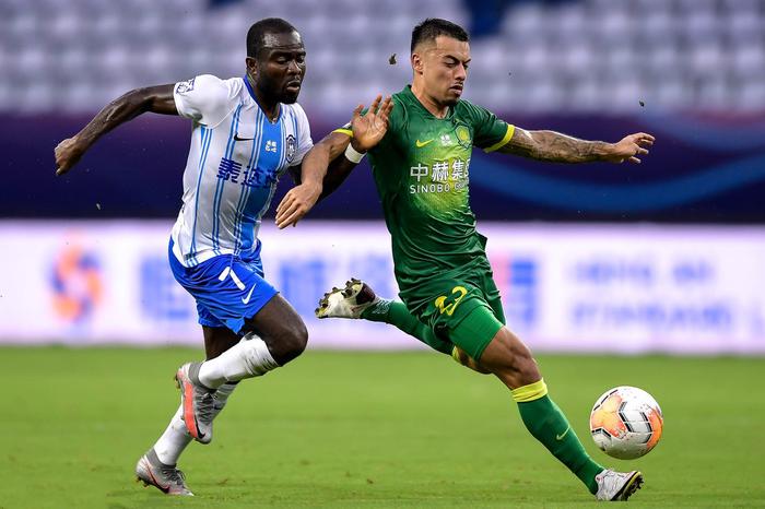 爱游戏官方入口-重庆荣昊主场击败对手，豪取三分