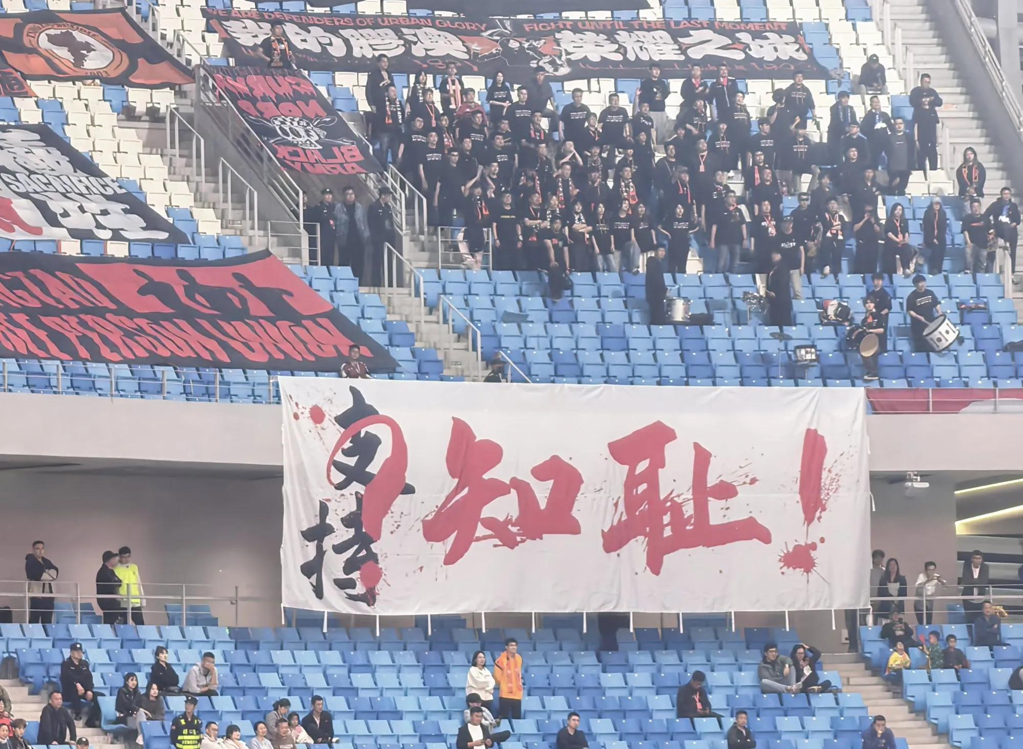 爱游戏官网-精彩比赛一触即发,球队士气高涨