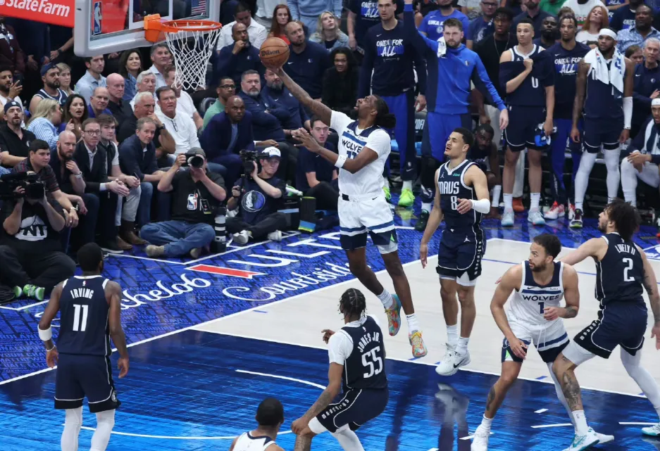 爱游戏大厅-独行侠击败篮网，取得关键胜利