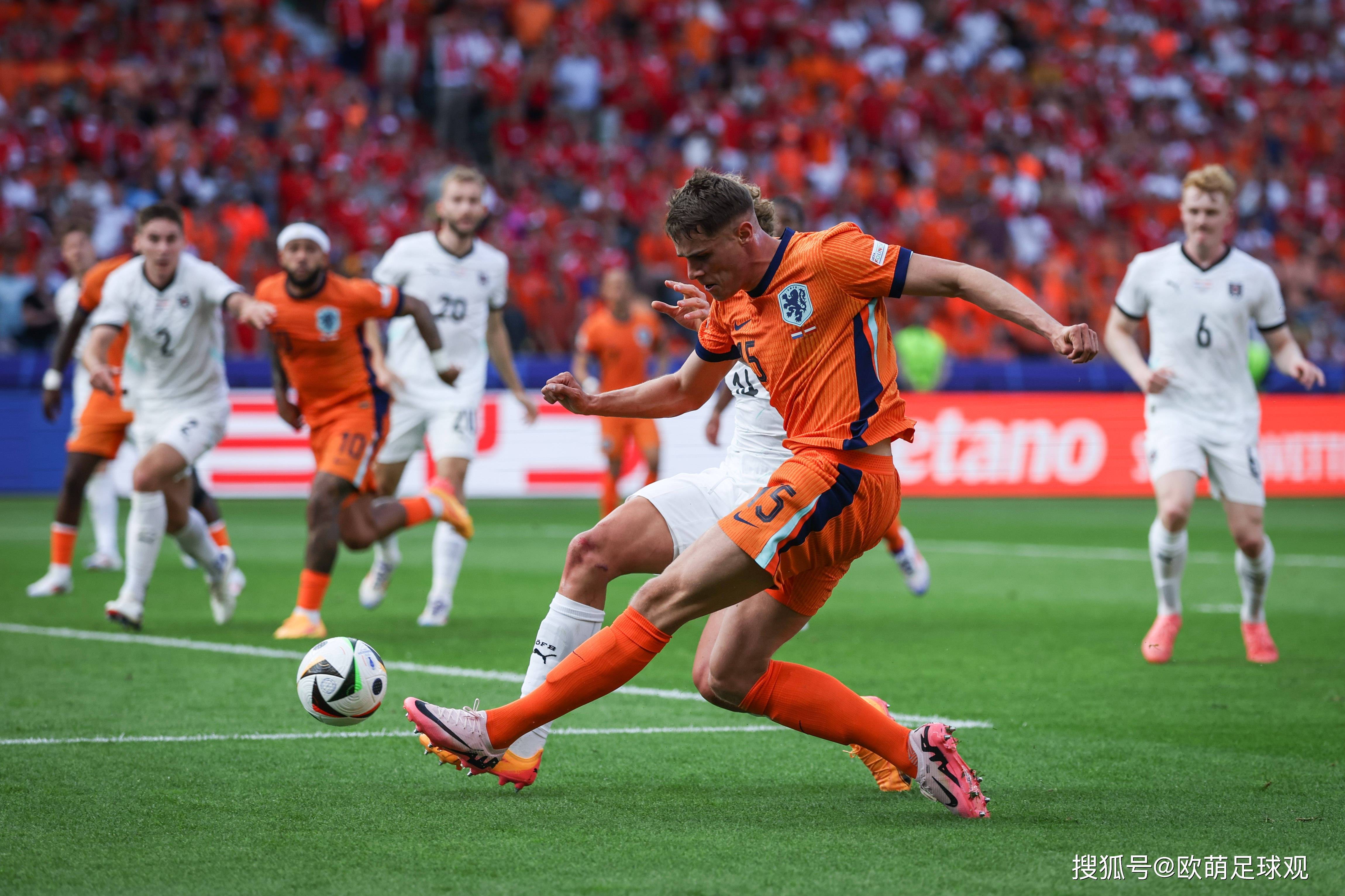 爱游戏-包含诺维奇连续失分，乌龙绝杀再度让球迷措手不及的词条