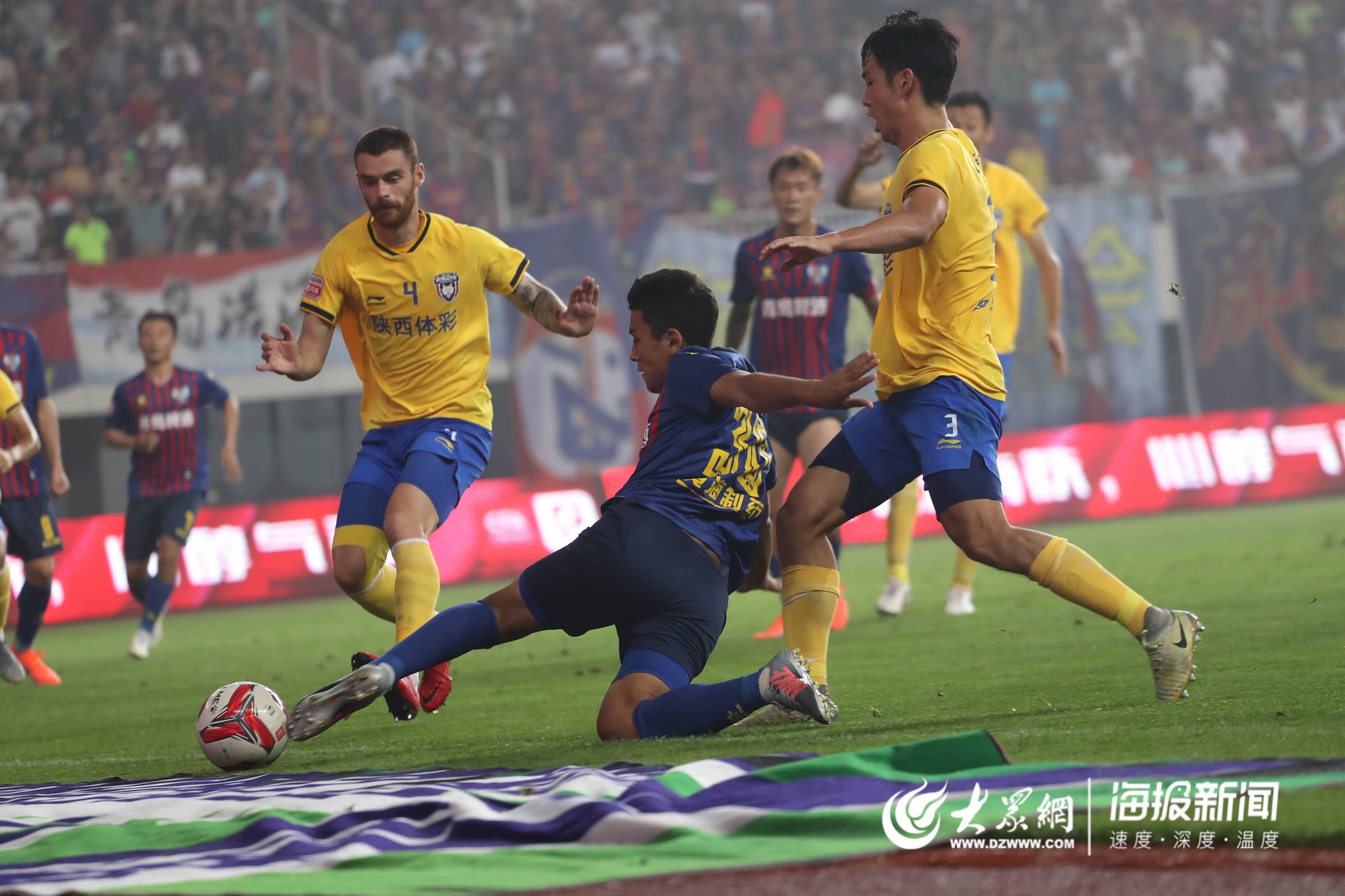 爱游戏下载-青岛黄海豪取三分,力保榜首位置