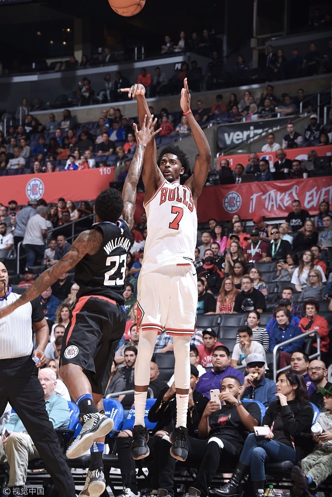 公牛之巅!拉文单节火爆27分,率队逆转篮网取得胜利 公牛之巅!拉文单节火爆27分,率队逆转篮网取得胜利