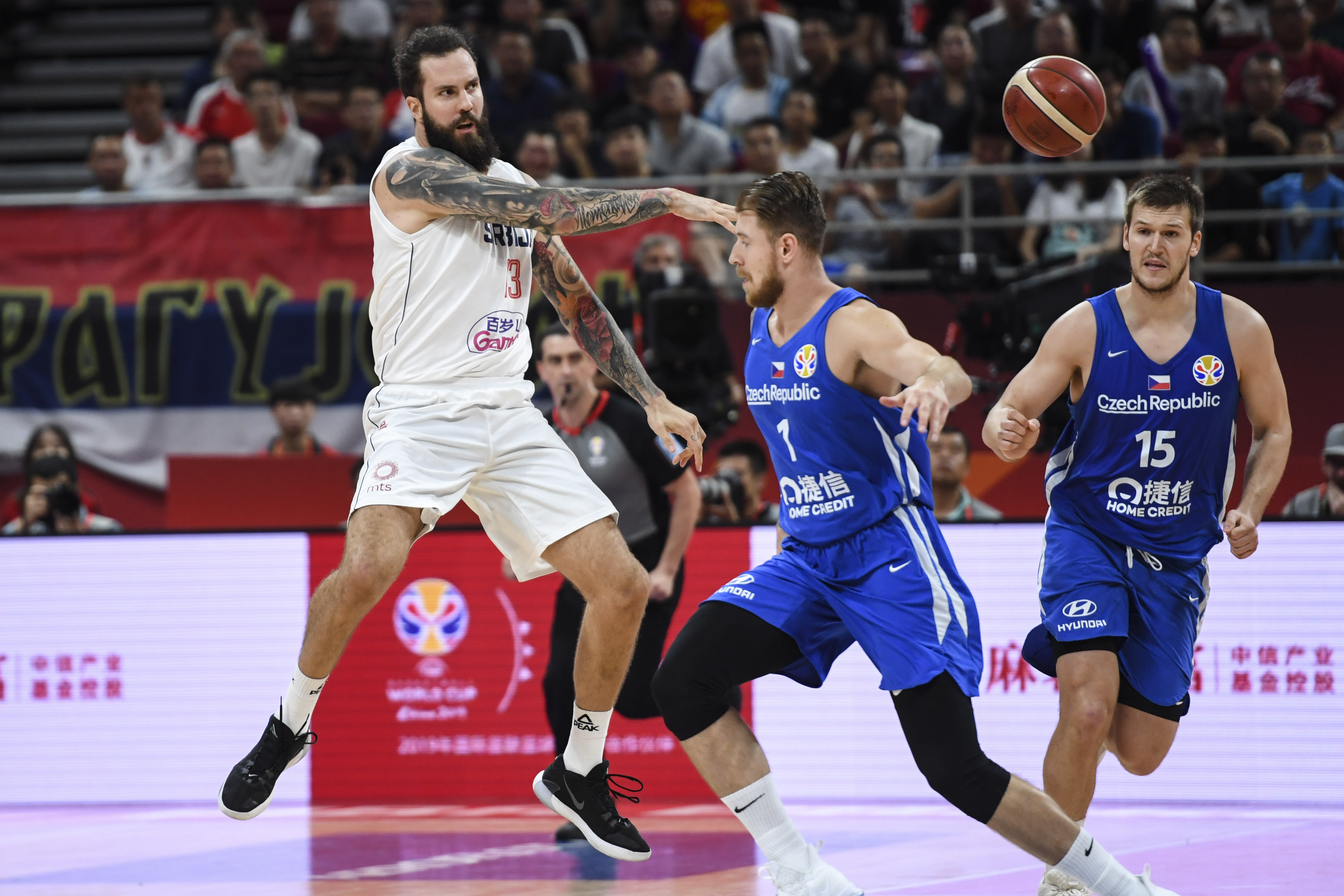 比利时队逆转胜捷克队,赢得关键胜利 比利时队逆转胜捷克队,赢得关键胜利