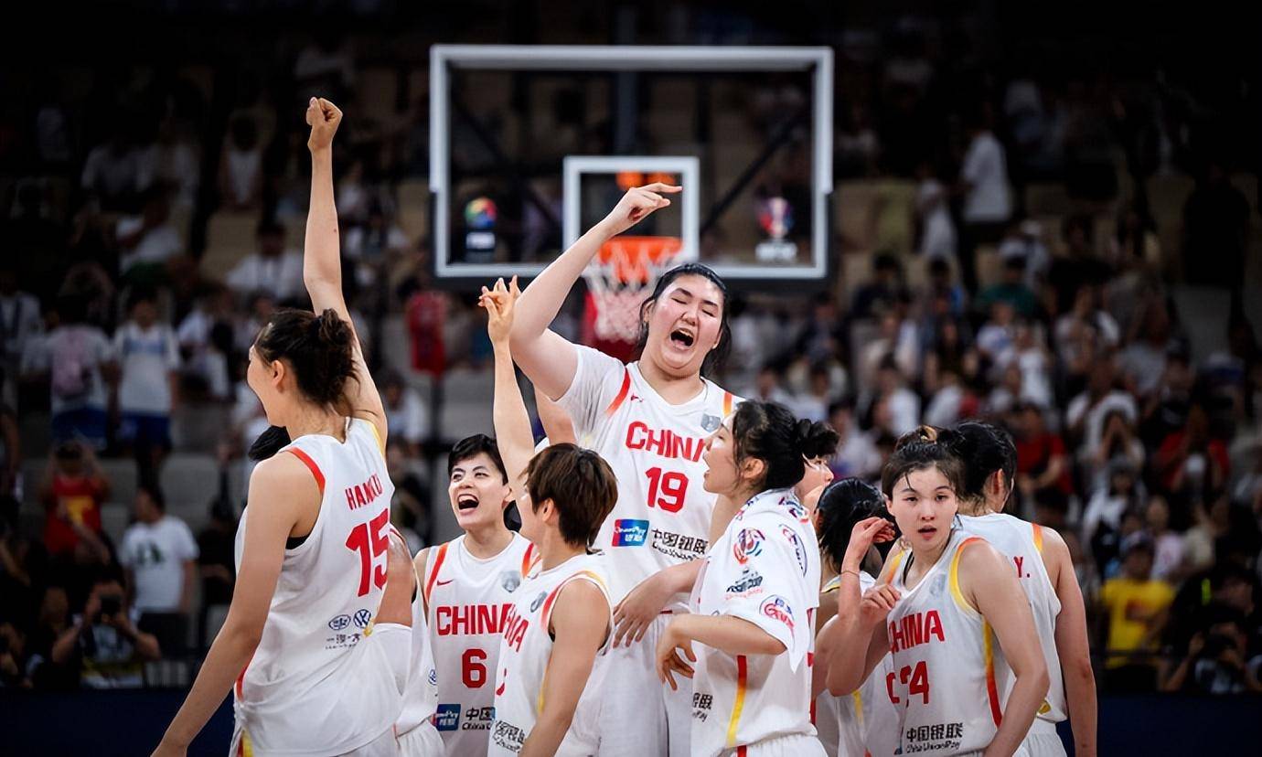 大连女篮大比分战胜重庆队,晋级四强 大连女篮大比分战胜重庆队,晋级四强