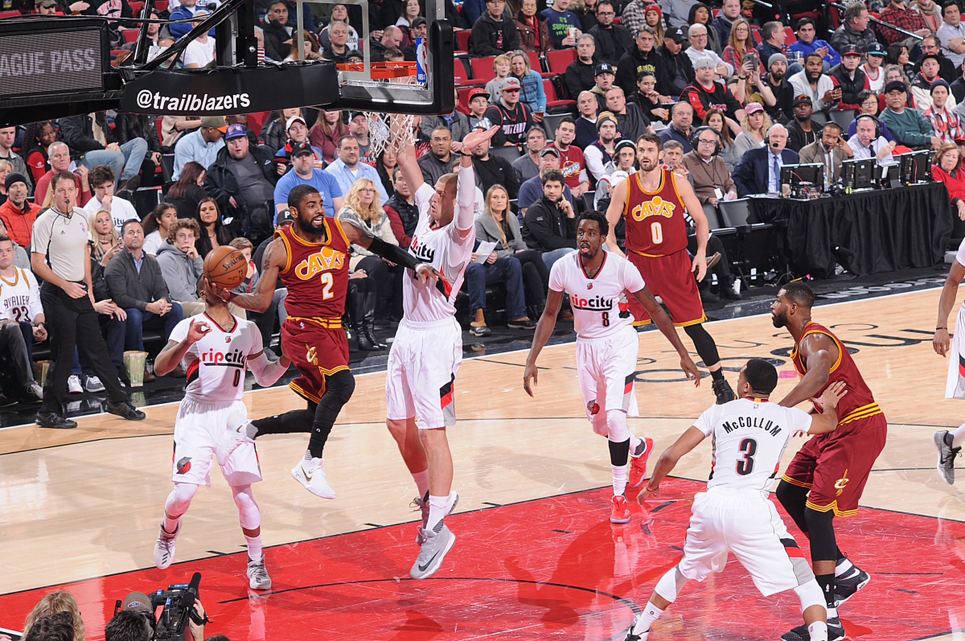 黄蜂队遭遇惨败,不敌火箭队被淘汰 黄蜂队遭遇惨败,不敌火箭队被淘汰