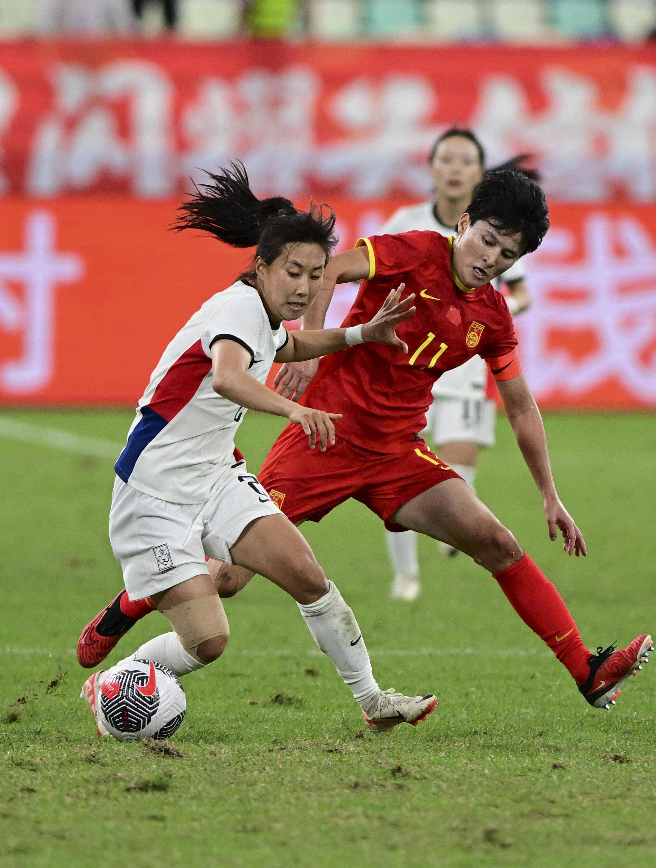 爱游戏下载-精彩对决！中国国家女足与对手展开激烈较量