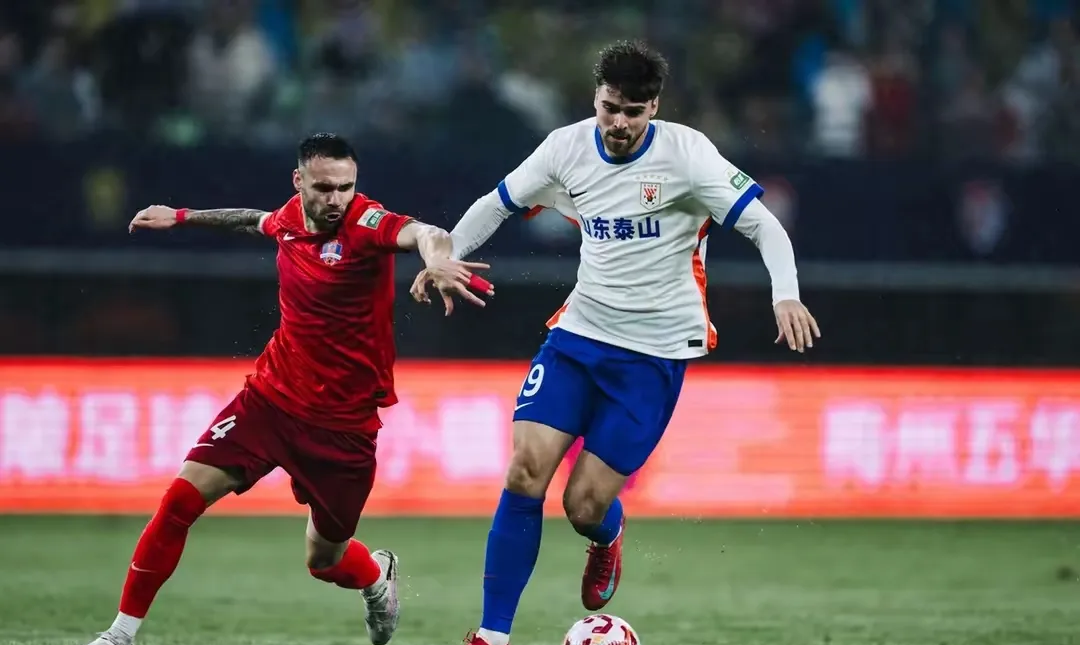 爱游戏官方入口-山东鲁能客场大获全胜，士气高涨