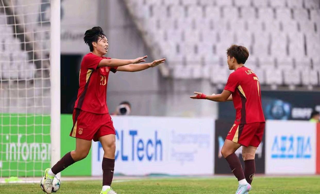 女足比赛场上,中国队全力争胜,取得胜利的简单介绍 女足比赛场上,中国队全力争胜,取得胜利的简单介绍