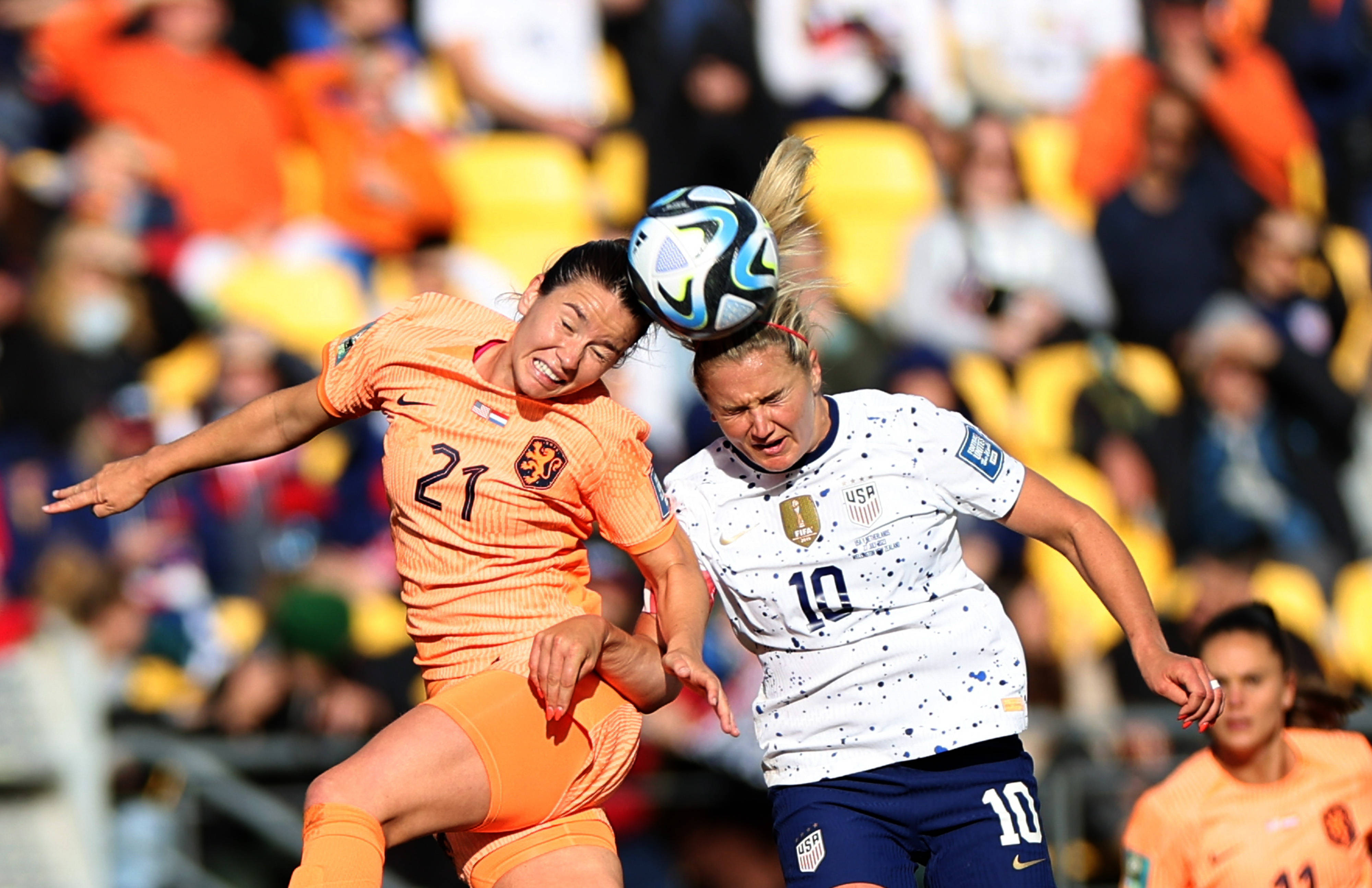 英国女足队长受伤退出殊死战 英国女足队长受伤退出殊死战