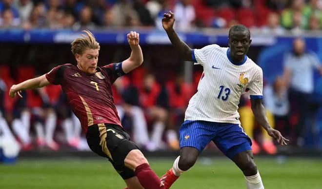 关于球场上精彩纷呈,球员们拼尽全力的信息 关于球场上精彩纷呈,球员们拼尽全力的信息