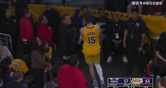 爱游戏大厅-湖人惨败黄蜂,詹姆斯全场8分令球迷无奈