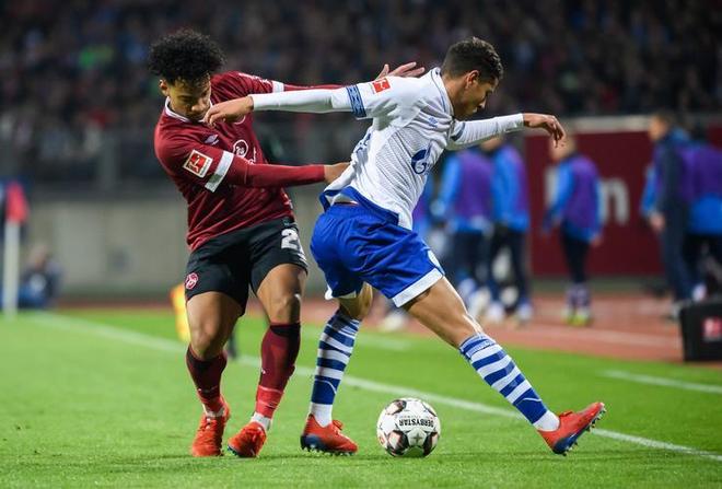 曼联客场大胜谢周三,客场不败延续 曼联客场大胜谢周三,客场不败延续