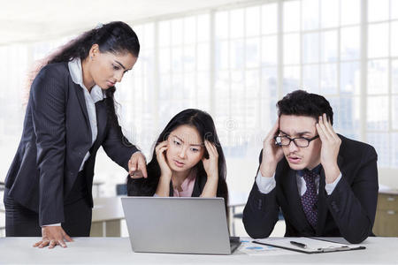 博尔顿狼连战两队,保级危机生存压力 博尔顿狼连战两队,保级危机生存压力