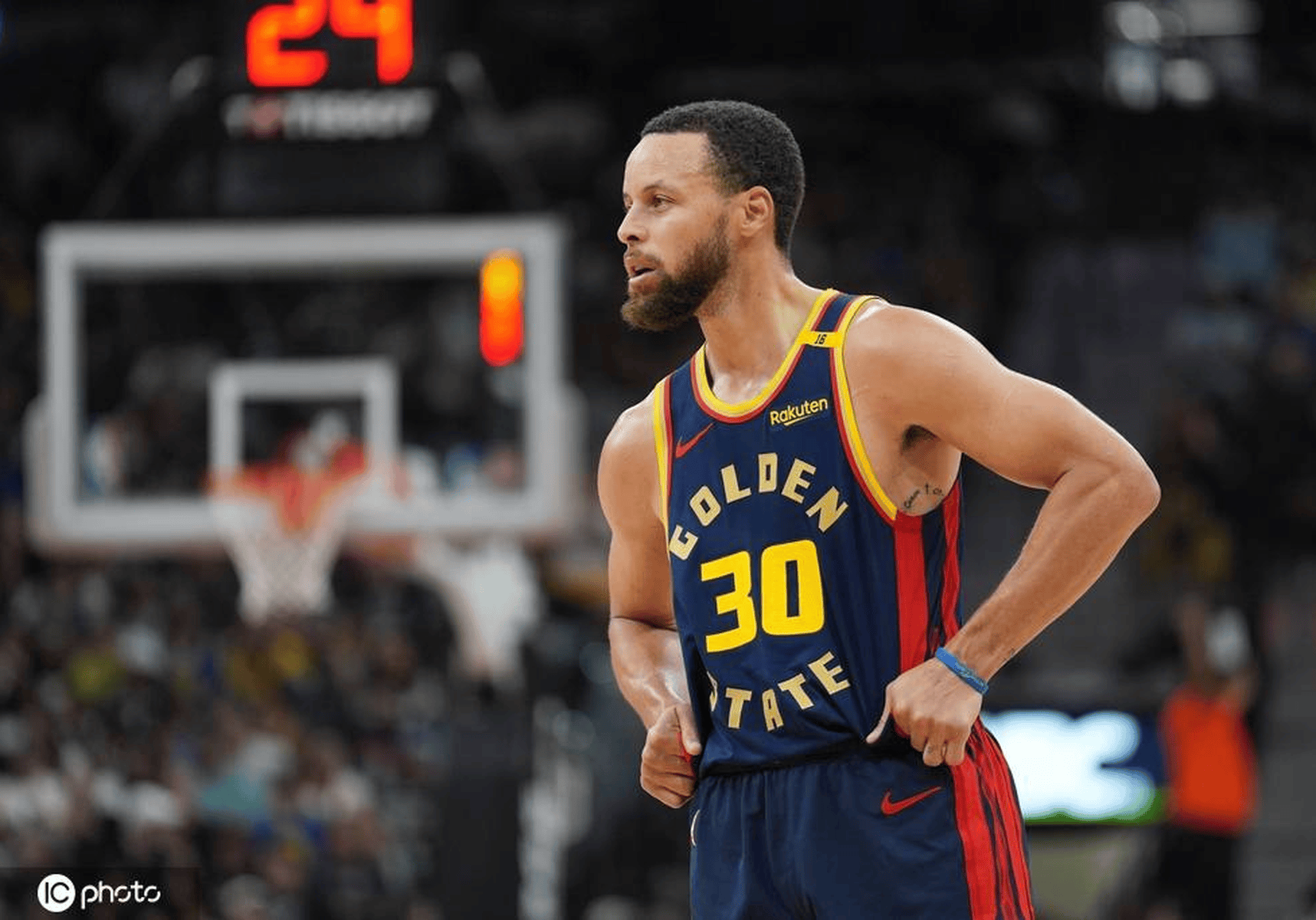 勇士大胜马刺横扫对手晋级次轮 勇士大胜马刺横扫对手晋级次轮