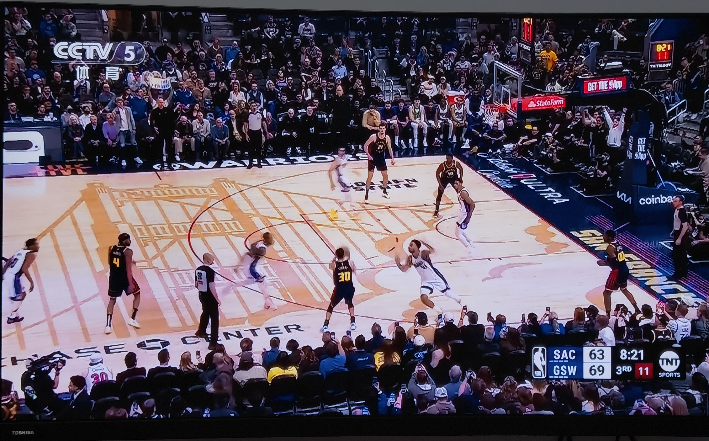 勇士主场战胜雷霆,库里砍下40分的简单介绍 勇士主场战胜雷霆,库里砍下40分的简单介绍