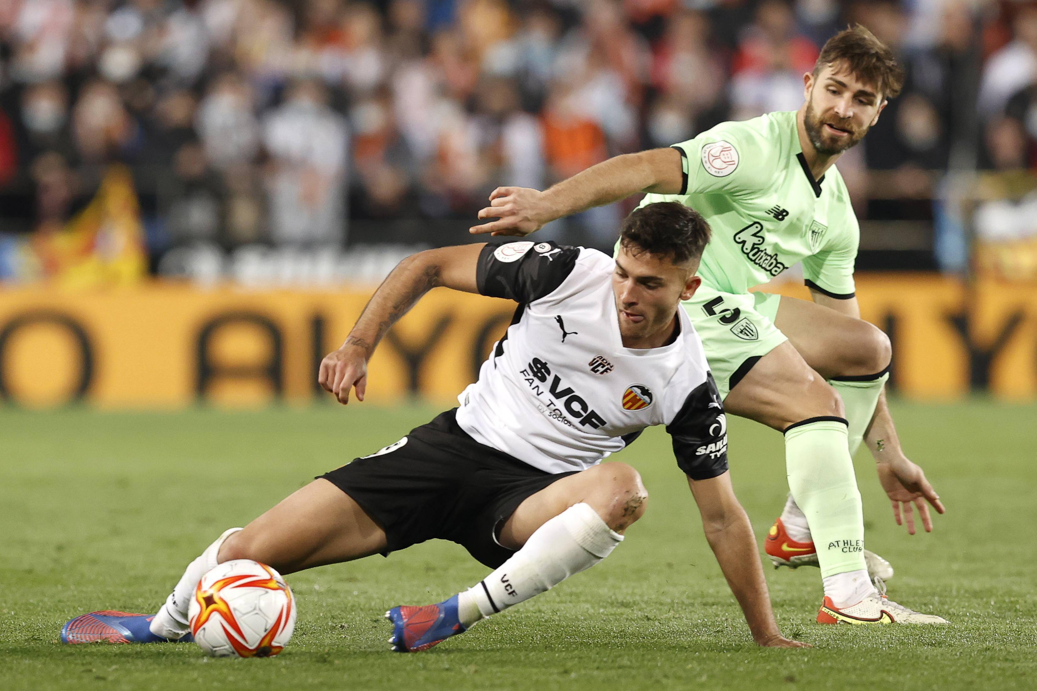 瓦伦西亚客场惨败皇家社会，遭遇三连败