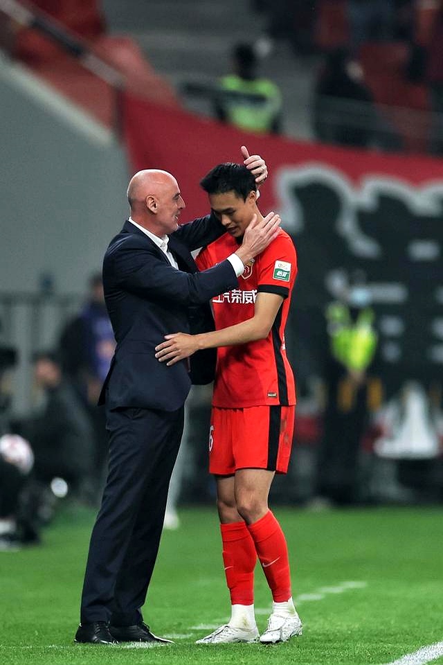 爱游戏大厅-申花大将梅开二度，失利不可避免