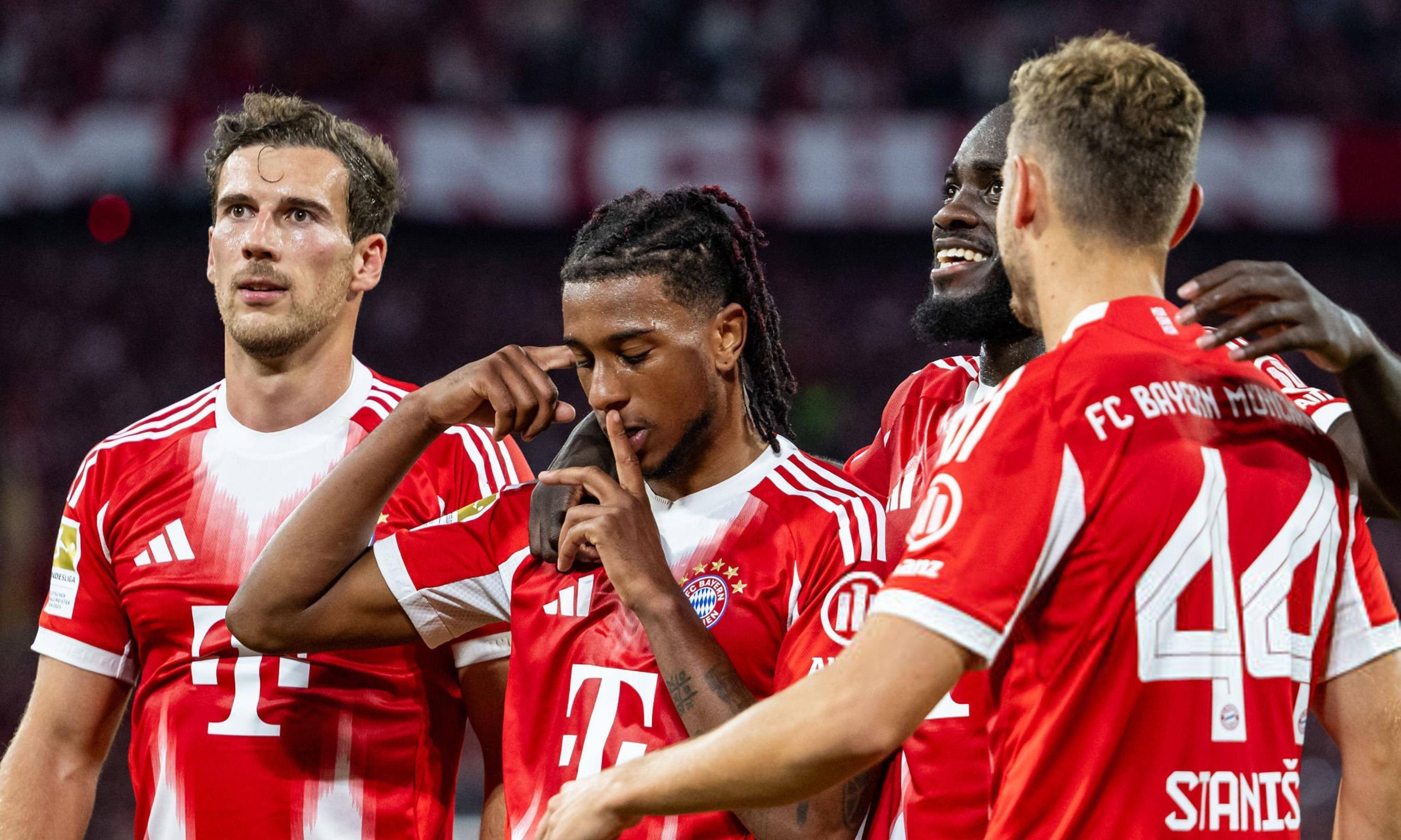 比分悬殊胜利成形,球队大捷庆祝 比分悬殊胜利成形,球队大捷庆祝