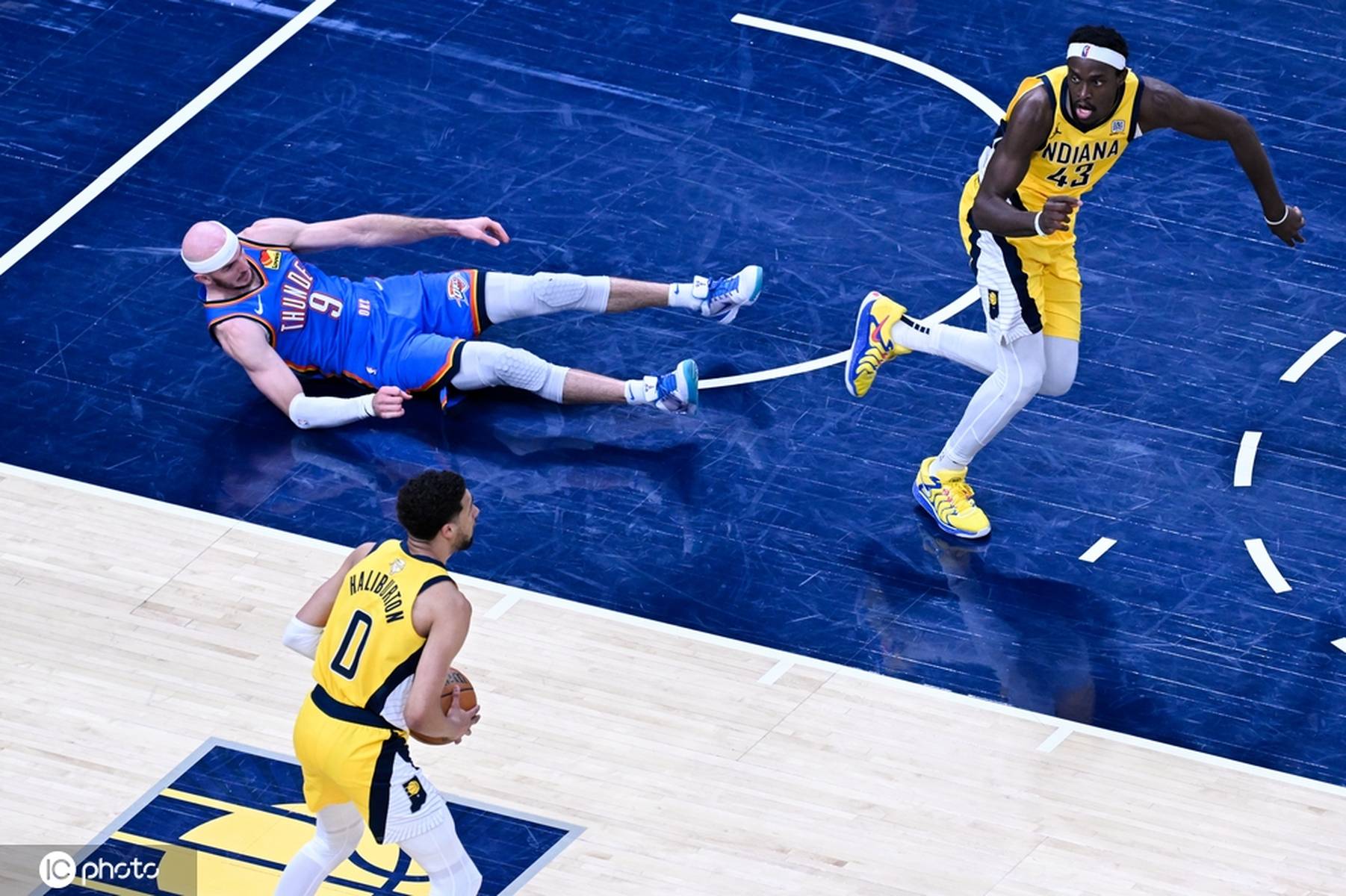 爱游戏官网-猛龙主场击败魔术，西亚卡姆砍下25分的简单介绍